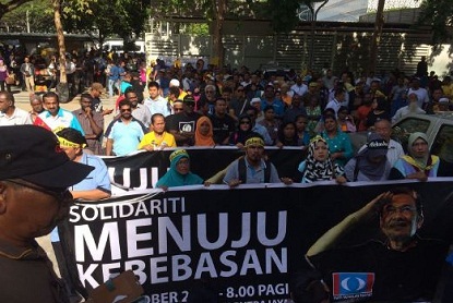 Unjuk Rasa Warnai Sidang Kasasi Anwar Ibrahim