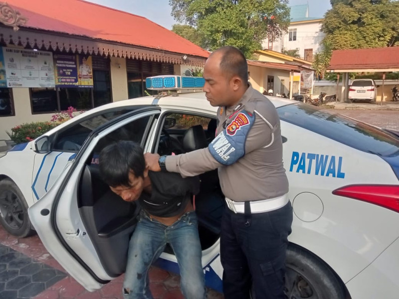 Apes! Terjatuh usai Jambret Mahasiswi, Pria Ini Langsung Diamankan Polisi