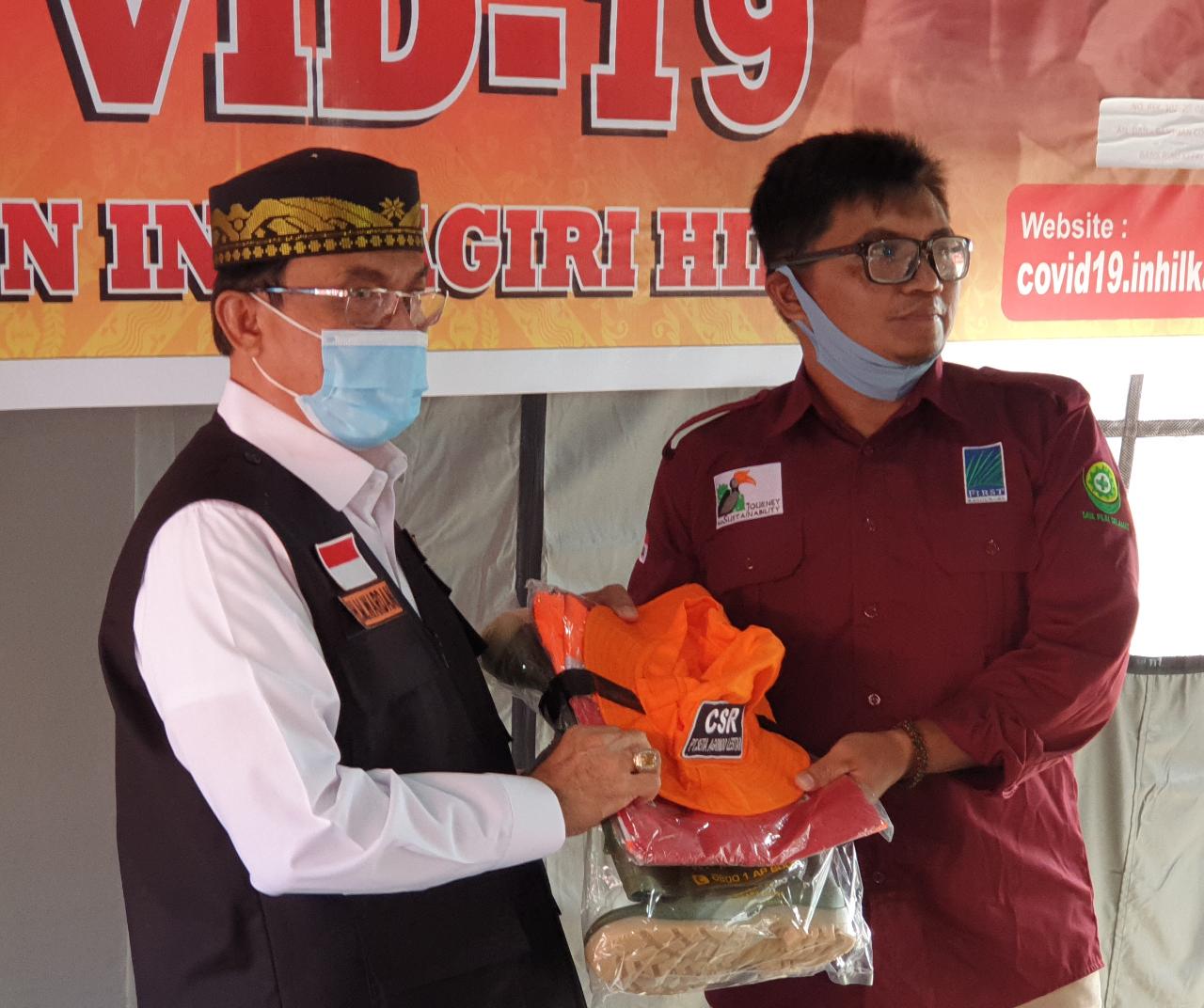 Beri Bantuan Perlengkapan bagi MPA, Bupati Inhil Apresiasi 2 Grup Perusahaan