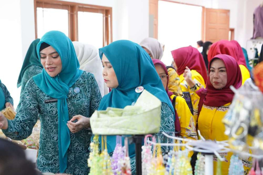 Pj Ketua TP-PKK Provinsi Riau Tinjau Bazar UMKM Dekranasda Pekanbaru