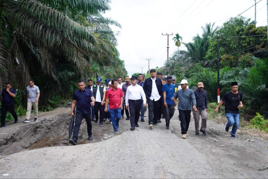 Gubri Abdul Wahid Penuhi Janji Kampanye, Sejumlah Jalan Rusak di Riau Diperbaiki