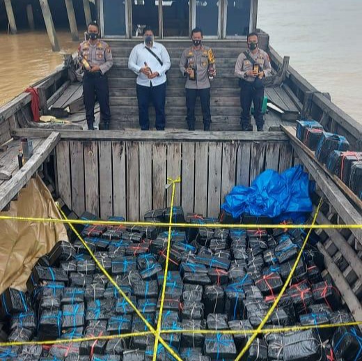 Disembunyikan di Dalam Kapal, Sat Reskrim Polres Inhil Gagalkan Penyelundupan Miras dari Singapura