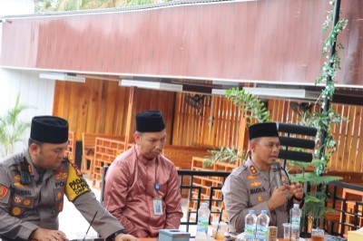 Kapolres Rokan Hulu Gelar Kegiatan Cooling System Pasca Pilkada 2024 di Kecamatan Kunto Darussalam