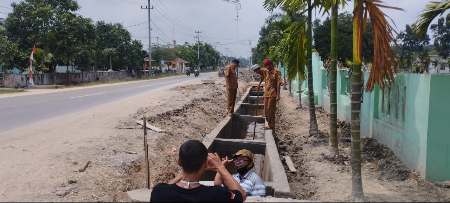 Masyarakat Desa Seresam Inhu Protes, Pengerjaan Proyek Drainase Dinilai Asal-asalan