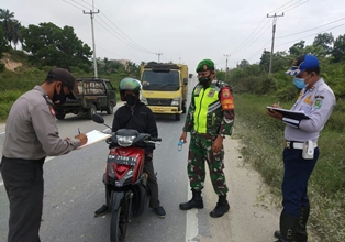 Pos Pantau Perbatasan Siak-Pelalawan di Perketat bagi Warga yang Melintas Guna Antisipasi Covid-19