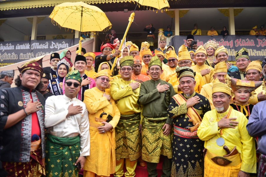 Ribuan Peserta Meriahkan Arak-arakan Keberagaman di LAMR Pekanbaru, Sekda Riau: Ini Potret Asli Riau