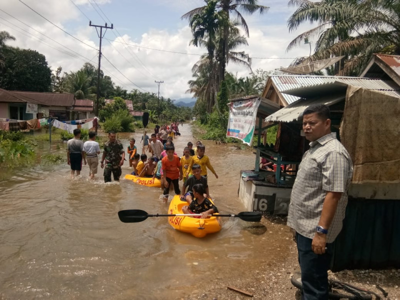 Sungai Pawan Rohul Meluap, Ratusan Rumah Warga Terendam