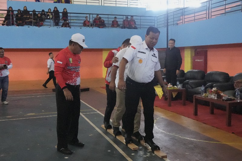 Buka Kejuaraan Olahraga Tradisional, Bupati Minta KORMI Agendakan Bersamaan dengan Pacu Jalur