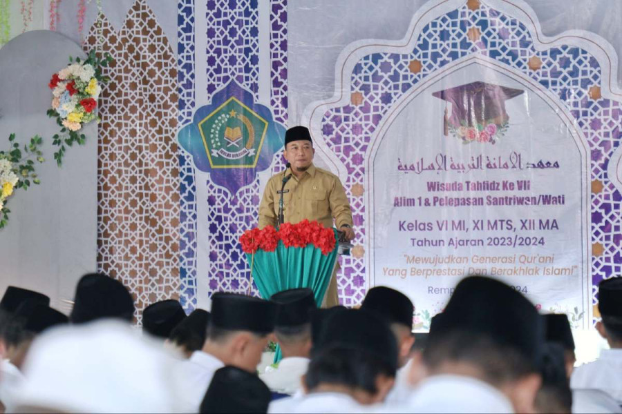 Hadiri Wisuda Ponpes Amanah Tarbiyah Islamiyah, Wabup Husni Harap Lanjutkan ke Sekolah Agama