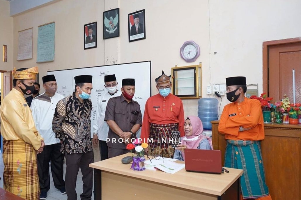 Bupati Inhil Tinjau Pembelajaran Daring di Beberapa Sekolah di Tembilahan