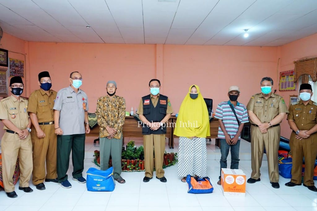 Bupati Inhil Serahkan Bantuan Korban Kebakaran di Tembilahan Hulu