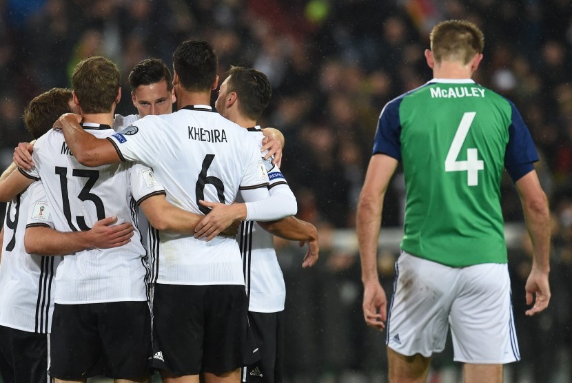 Bungkam Irlandia 2-0, Jerman Perkasa di Puncak