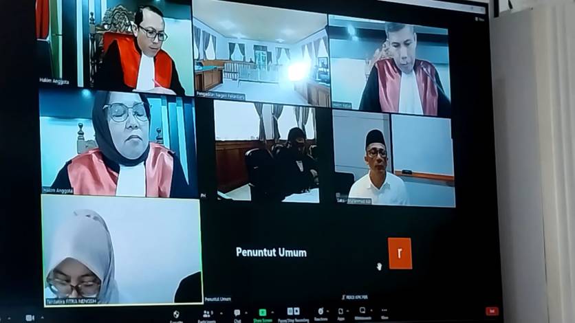 Plt Kepala BPKAD Meranti di Sidang Kasus Fee Travel Umroh, M Adil Akui 'Pembicaraan Suami Istri'