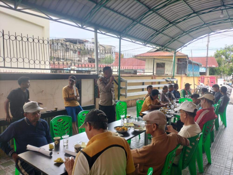 Polsek Sukajadi Sampaikan Pesan Pilkada Damai ke Masyarakat Kampung Melayu
