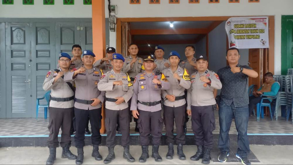 Kapolsek Tempuling Lepas Personil BKO Polda Usai Pengamanan TPS Pilkada 2024