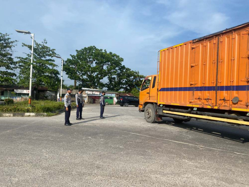 Dishub Usir Truk Bertonase Besar Lintasi Jalan Dalam Kota Pekanbaru