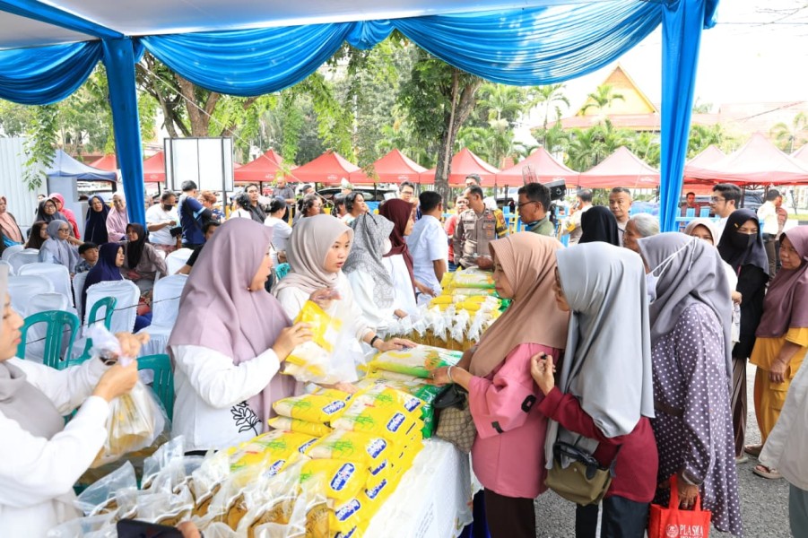 Polda Riau dan Bulog Gelar Bazar Pangan Murah Jelang Lebaran, Salurkan 23 Ton Beras untuk Masyarakat