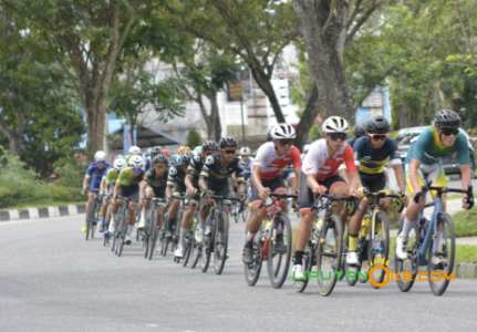 Tour de Siak 2022 Etape III Resmi Dilepas, Para Pembalap Ngebut di Putaran Pertama