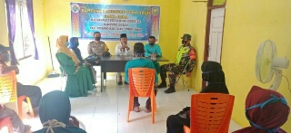Penghulu Kampung Dosan Serahkan BLT Dana Desa Tahap 4 kepada Warga Terdampak  COVID-19