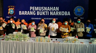 Polda Riau Bersama BNNP Riau Musnahkan BB 122 Kg Sabu dan 10 Ribu Ekstasi