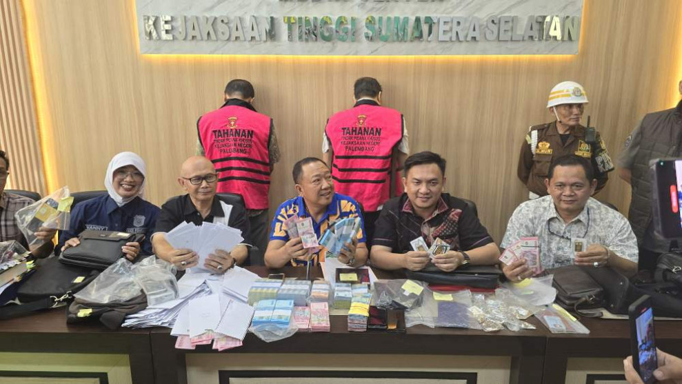 Kadisnakertras Sumsel Terjaring OTT, Uang Ratusan Juta dan Logam Mulia Turut Diamankan