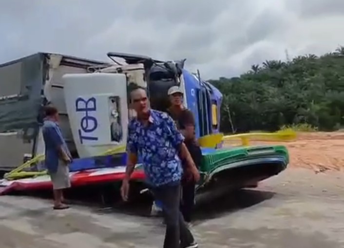 Bus dan Truk Fuso Terlibat Kecelakan di Rumbai Pekanbaru, Penumpang Luka-luka