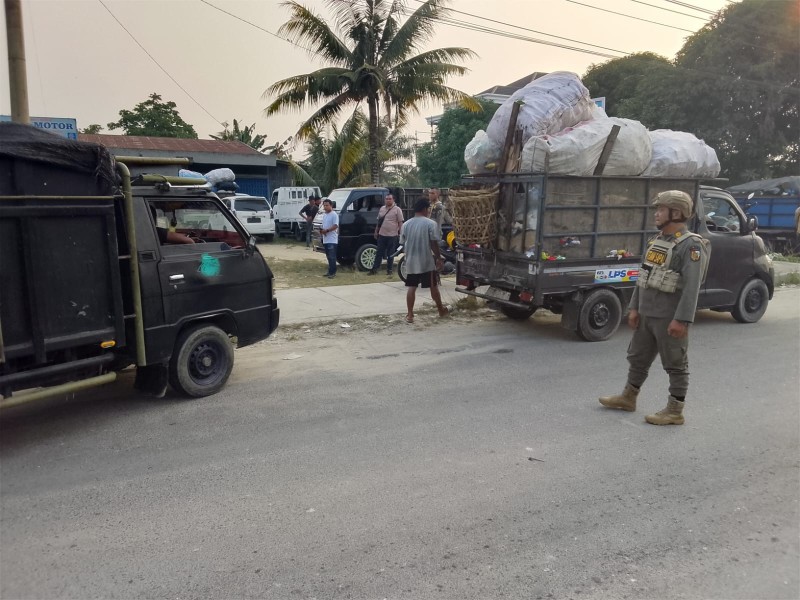 Pakai Stiker LPS Palsu, 3 Truk Sampah Ilegal di Pekanbaru Diamankan DLHK dan Satpol PP