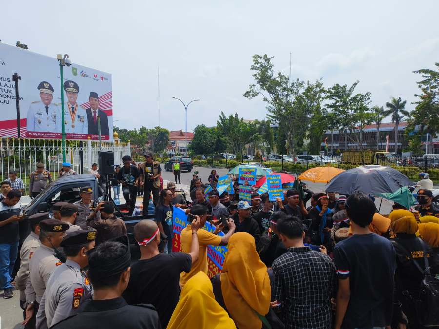 Warga dan Nelayan Pulau Rupat Demo Gubernur Riau, Protes IUP PT LMU