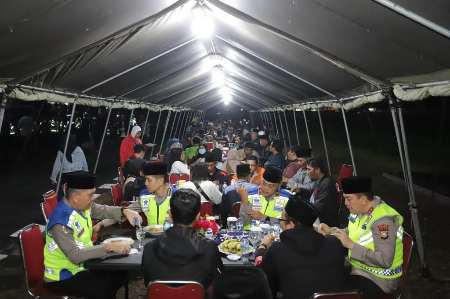 Pastikan Kondisi Masyarakat Aman, Kapolda Riau Moh Iqbal Turun Langsung Pimpin Patroli Skala Besar