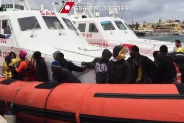 2.200 Migran Diselamatkan di Laut Mediterania