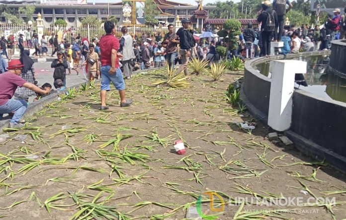 Sampah Bertebaran dan Taman Kota Pekanbaru Rusak Pasca Demo TNTN, Kapolda Riau Meradang
