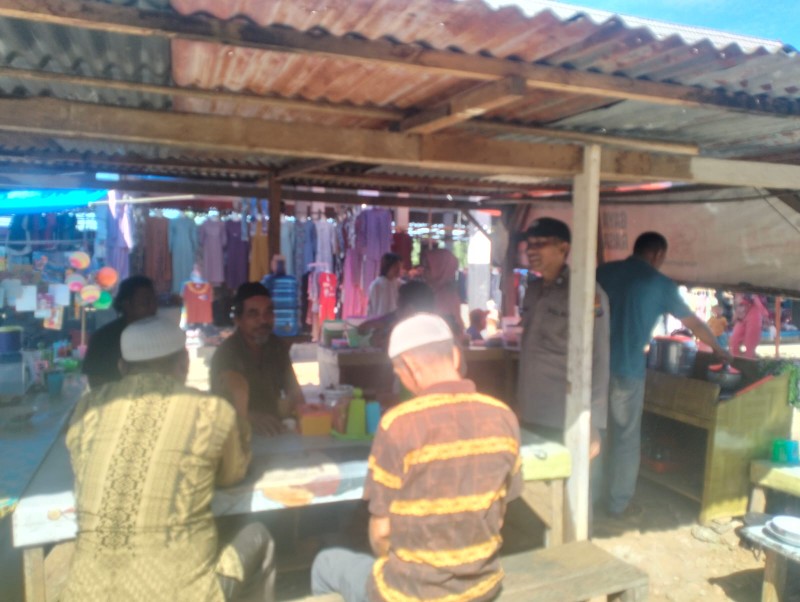 Sambangi Desa Batas, Ini Pesan Penting Polsek Tambusai Wujudkan Pilkada Damai 2024