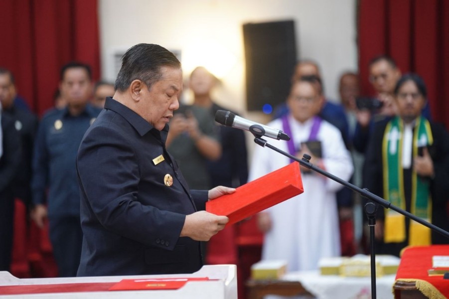 Lantik 238 Pejabat Eselon III dan IV, Ini Pesan Plt Gubri SF Hariyanto