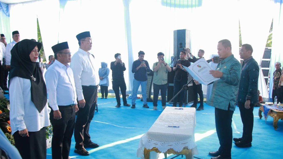 Perkuat Layanan ke Warga, Wako Agung Kukuhkan RT-RW dan Dasawisma se-Kecamatan Sail