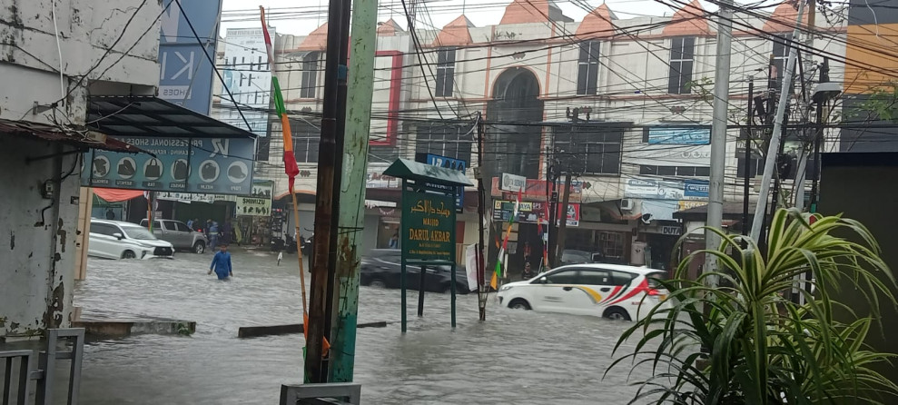 Hujan Lebat Guyur Kota Pekanbaru, Sejumlah Ruas Jalan Tergenang