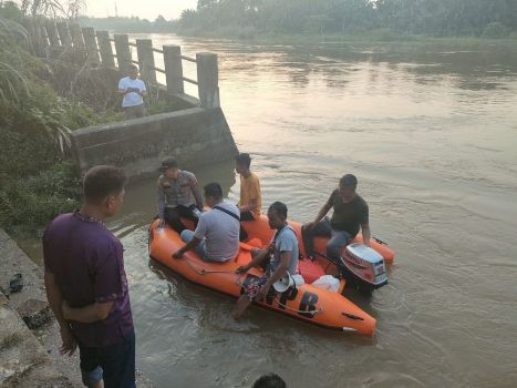 Bocah 4 Tahun Tenggelam di Sungai Kampar, Tim SAR Masih Lakukan Pencarian