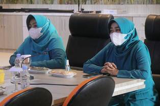 Rasidah Ikuti Pelantikan Pengurus TP PKK Pusat Secara Virtual