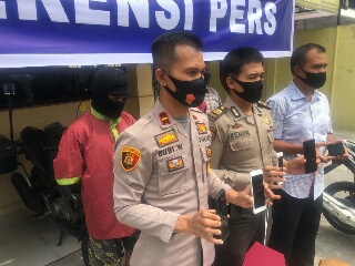 GPS Handphone dalam Jok Motor Bikin Pelaku ini Apes Ditangkap Polisi 