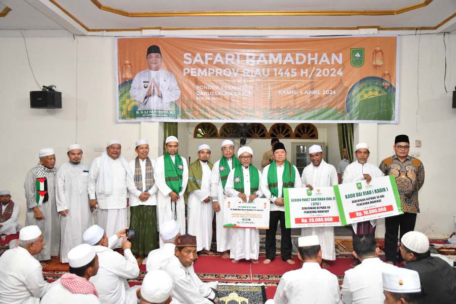 Safari Ramadhan Prov Riau di Rokan Hulu, CSR BRK Syariah Disalurkan Untuk Masjid Pondok Pesantren Darussalam Kabun