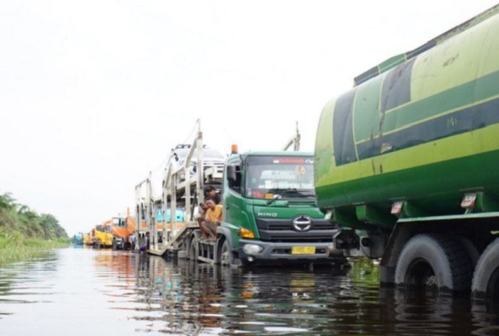 Banjir Mulai Surut,  Jalintim Pelalawan Buka Tutup