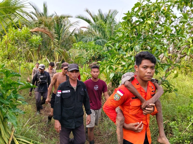 Hilang 6 Hari, Lansia Warga Meranti Ditemukan Terkulai Lemas di Hutan Bakau