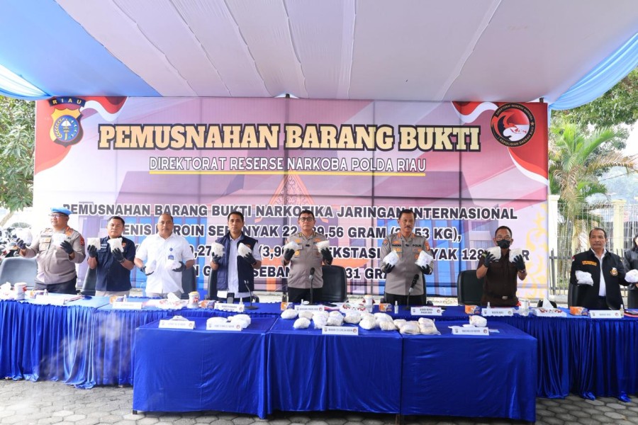 Polda Riau Musnahkan 22 Kg Heroin dan Sabu, 132 Ribu Jiwa Diselamatkan