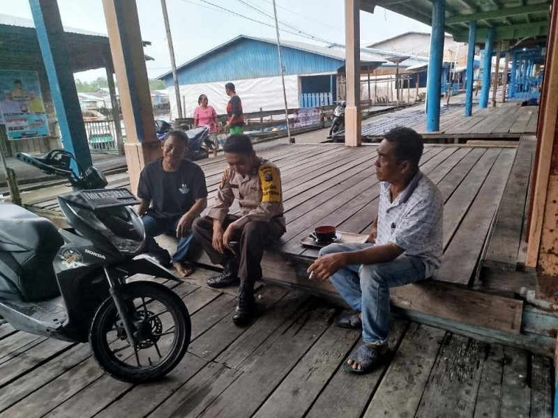 Sambangi Desa Concong Dalam, Polsek Concong Sampaikan Pesan Pilkada Damai