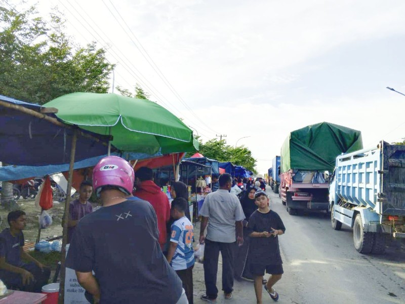 Berkah Ramadan, Pedagang Takjil di Pekanbaru Diserbu Pembeli