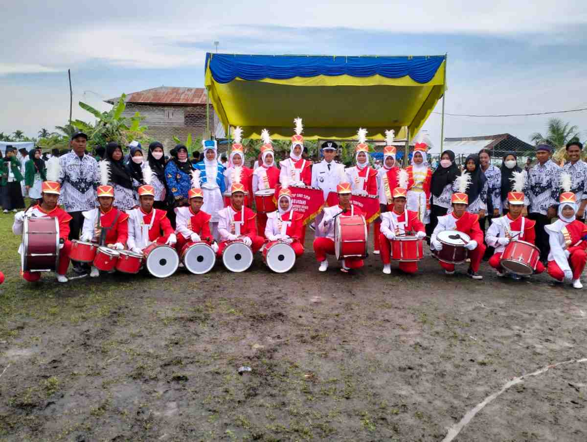 Diisi Penampilan Drumband, Upacara HUT ke-77 RI di Desa Pasir Emas Berlangsung Khidmat