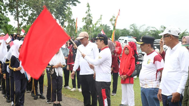 Ribuan Warga Ikuti Jalan Santai Meriahkan HUT RI, Camat Gunung Toar Berikan Apresiasi