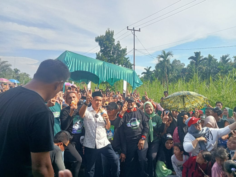 Ratusan Warga Padati Kampanye Fermadani di Jalan Bandara Sungai Salak