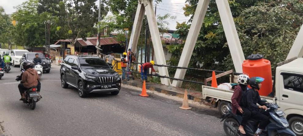Alami Korosi, Dinas PUPR Riau Bersihkan Kerangka Jembatan Sail Pekanbaru