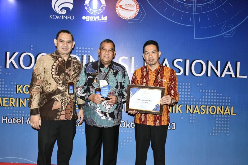 Terbaik Pemanfaatan PDN, Pemprov Riau Terima Penghargaan