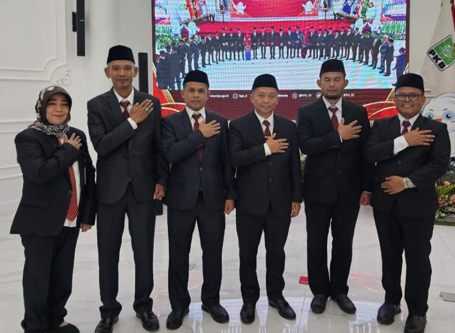 KPU RI Lantik 5 Anggota KPU Provinsi Riau Periode 2024-2029, Ini Pesan Hasyim